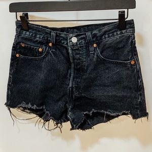 Black High Waisted Cut Off Shorts Levi’s 24